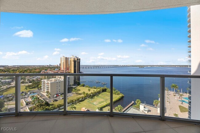 Building Photo - 3000 Oasis Grand Blvd