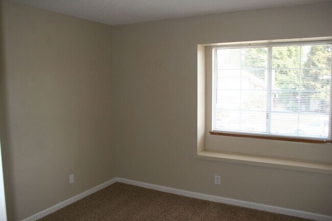 Building Photo - 4615 Gardenwood Ln