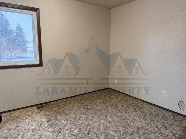 Building Photo - 808 E Canby St