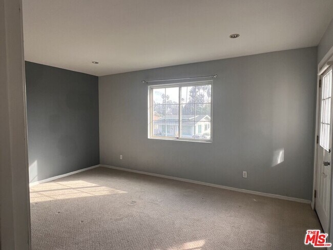 Building Photo - 2317 S Harcourt Ave