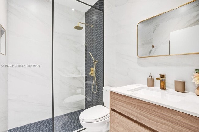 Building Photo - 5735 N Bay Rd