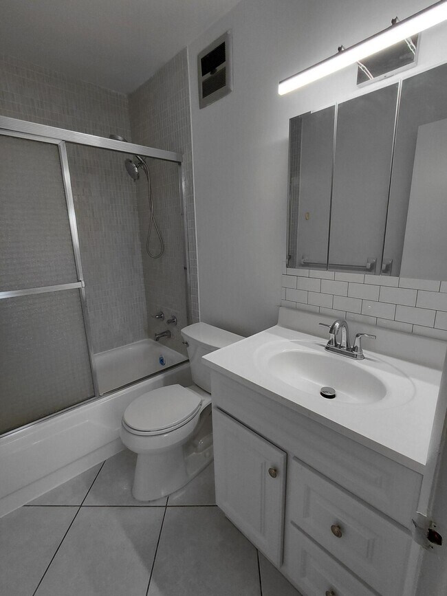 Building Photo - 5300 Washington St