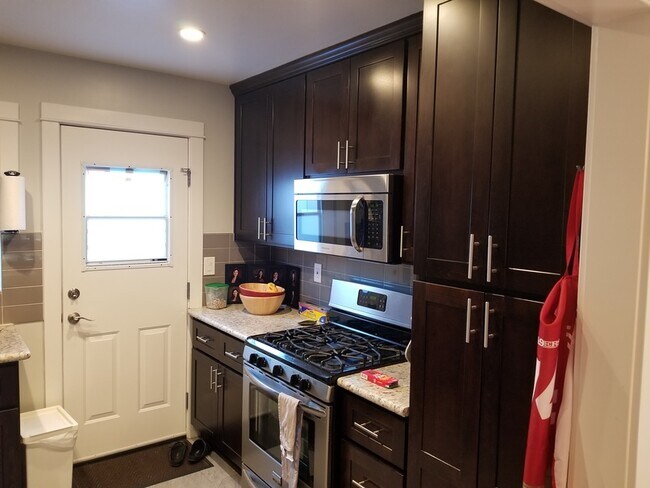 Building Photo - 838 Fremont St