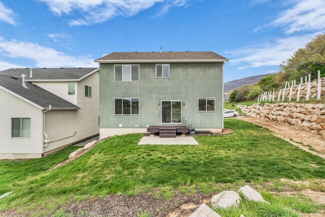 Building Photo - Spacious 6 Bed Home with Dual Kitchens, EV Charging & Modern Finishes in Layton