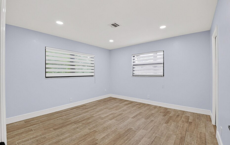 Building Photo - 725 Heron Dr