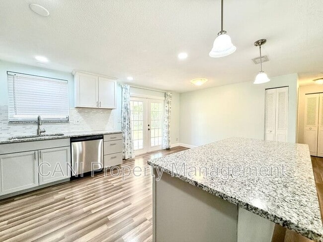 Building Photo - 1529 Culverhouse Dr