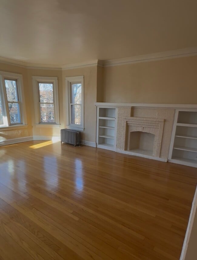 Building Photo - 7825 S Phillips Ave