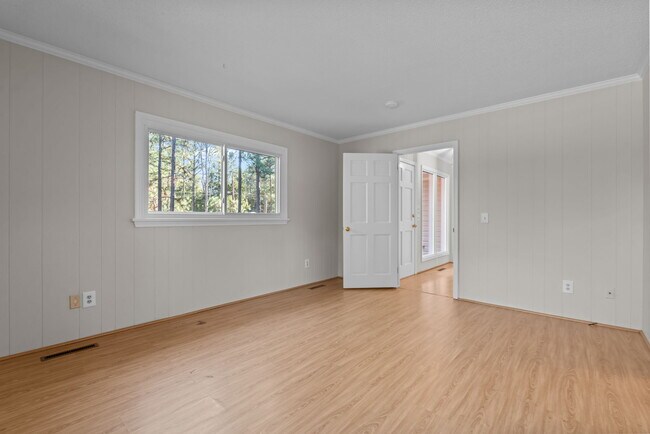 Building Photo - 53 Pine Lake Dr