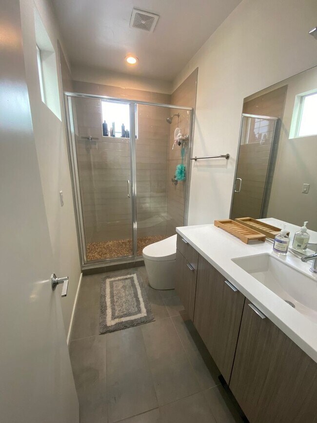 Building Photo - Charming 2BR Townhome in Denver