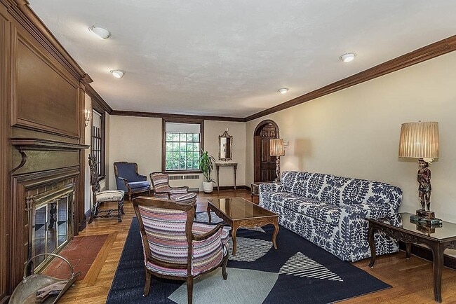 Building Photo - 244 Clifton St