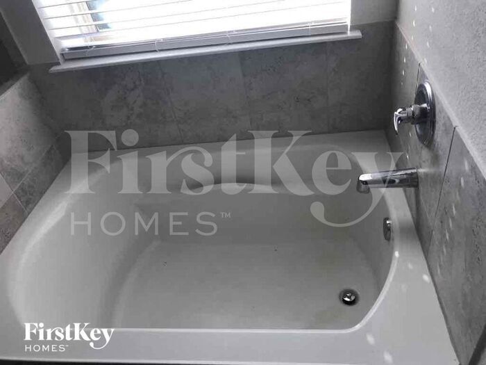 Building Photo - 6630 Blimp Base Blvd