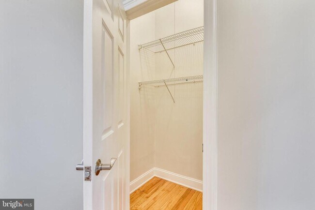 Building Photo - 214 E Monroe Ave