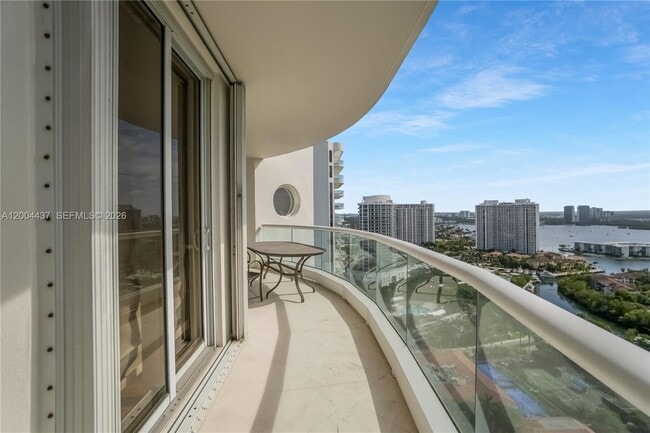 Building Photo - 7000 Island Blvd