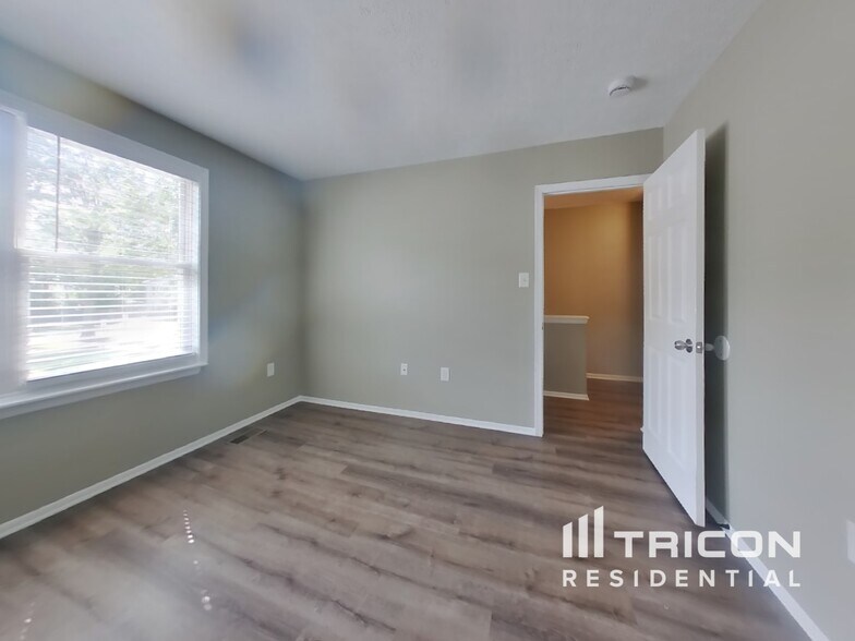 Building Photo - 1051 Dorset Dr