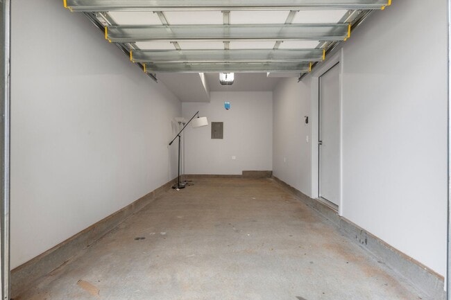 Building Photo - Modern Townhome Living in Ho’opili