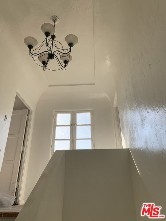 Building Photo - 627 W 79th St