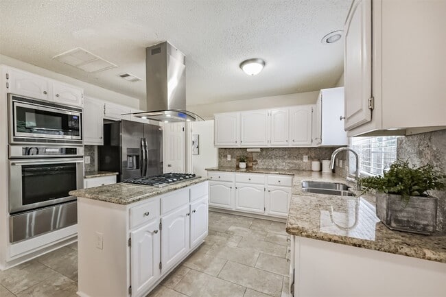 Building Photo - 2711 Weald Way Ct