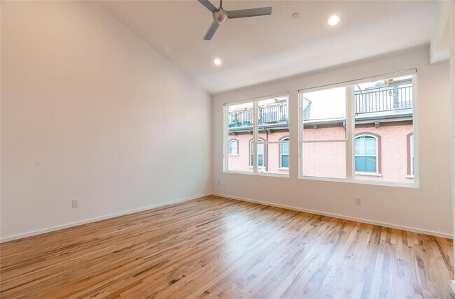 Building Photo - 5931 Ross Ave