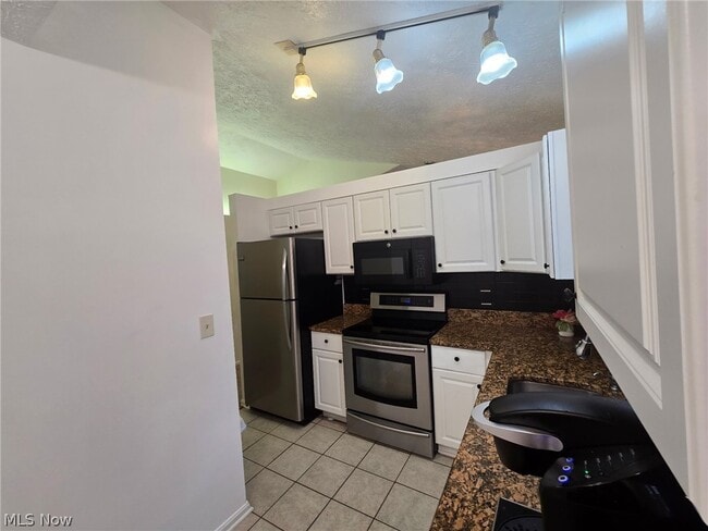 Building Photo - 355 Village Pointe Dr