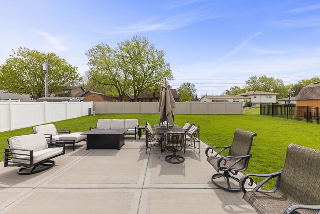 Building Photo - 16505 Timberview Dr