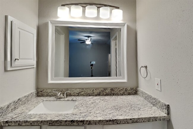 Building Photo - 21411 Golden Dove Dr