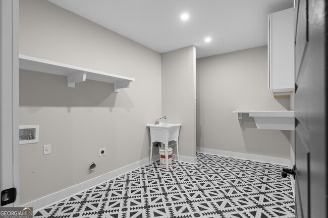 Building Photo - 1331 Diamond Ave SE