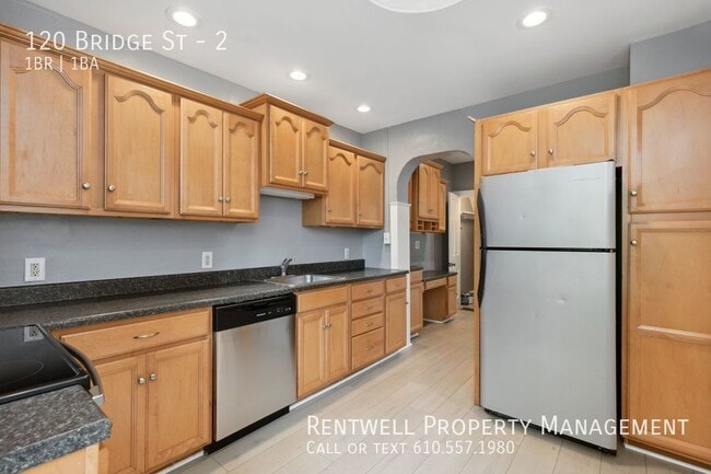 Building Photo - 1BR 1BA Apt.located in Downtown Phoenixvil...