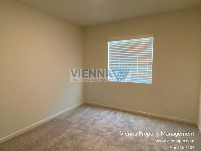 Building Photo - 724 Lincolnshire Cir