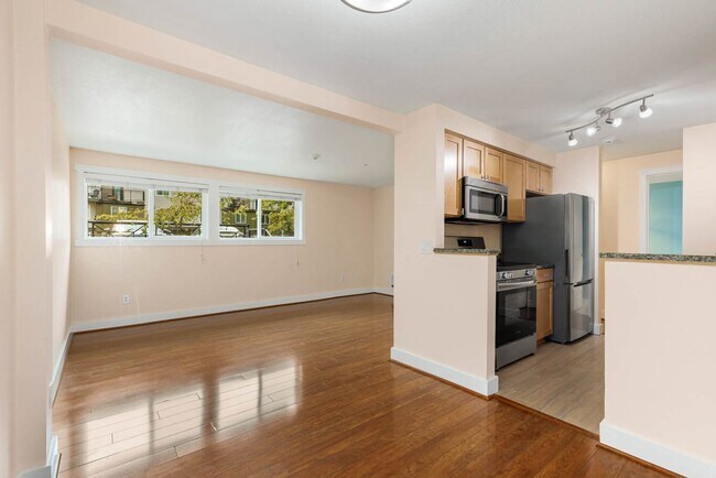 Building Photo - Bright & Updated 2BR Townhome in the Heart of Redmond – Near Light Rail & Marymoor Park