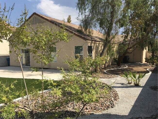 Building Photo - 824 Sparkle Ray Ave