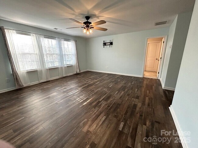 Building Photo - 1004 Whipcord Dr