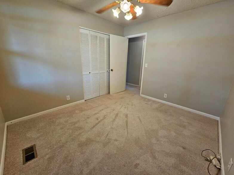 Building Photo - 103 Cedarwood Ct
