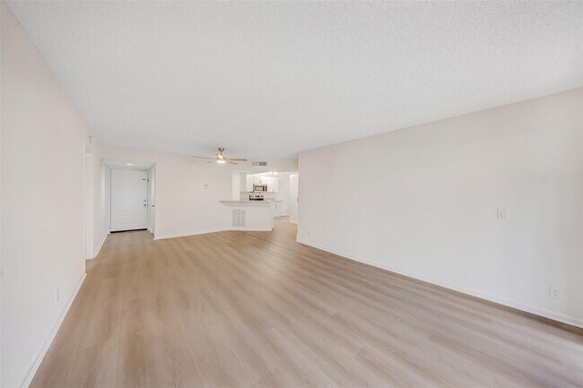 Building Photo - 8977 Wiles Rd