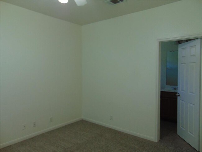 Building Photo - 2405 Allred Dr
