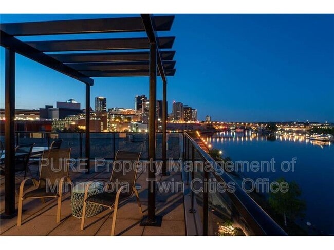 Building Photo - 240 Spring St