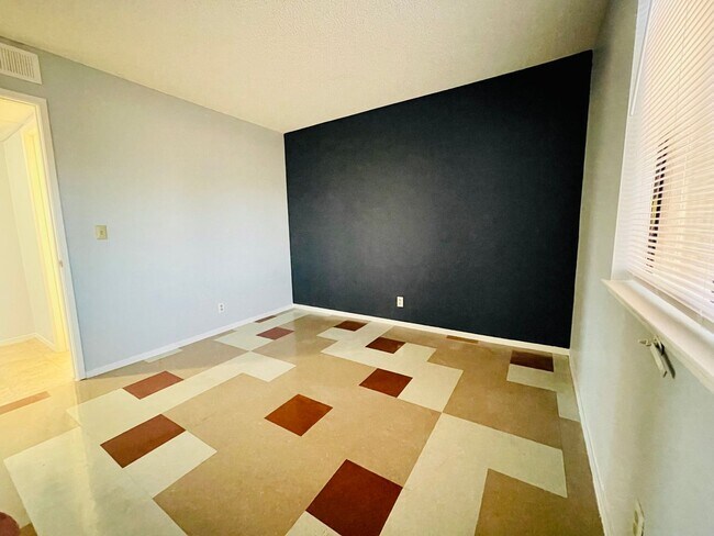 Building Photo - 3716 Snorkel Cir