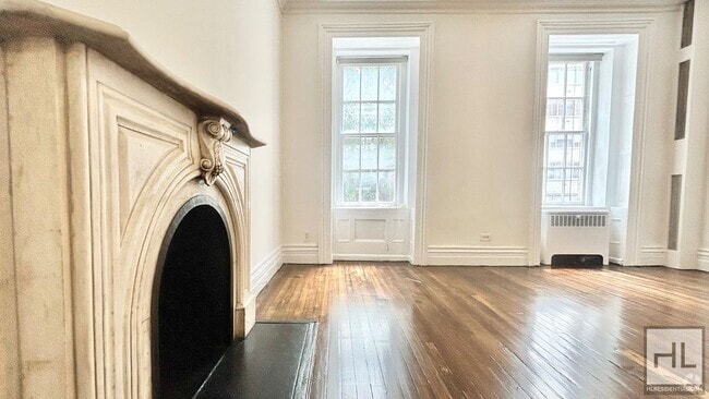 Building Photo - 39 E 65th St