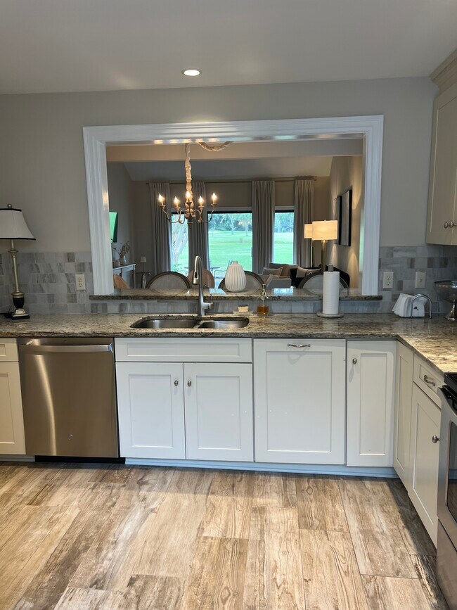 Building Photo - 60 Carnoustie Rd