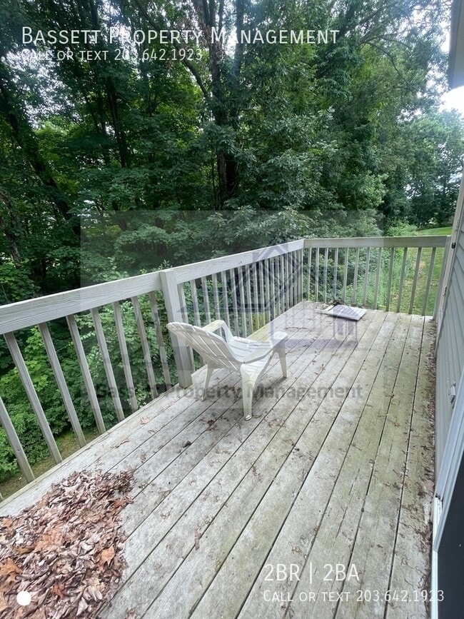 Building Photo - 40 Manorwood Dr