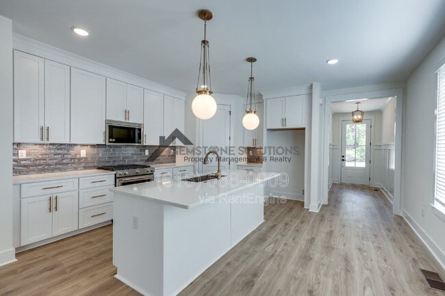 Building Photo - 669 Westboro Dr