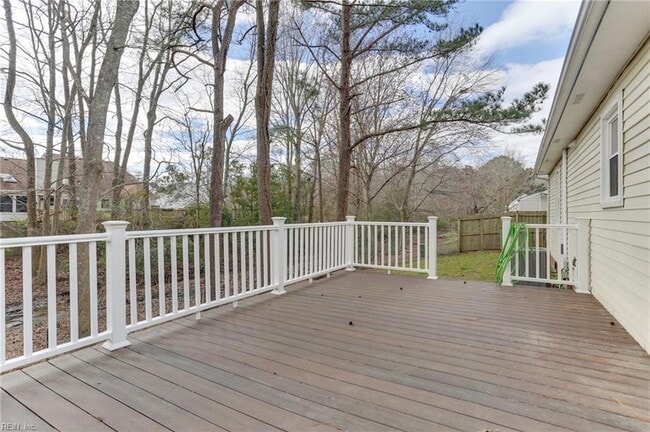 Building Photo - 829 Arondale Crescent