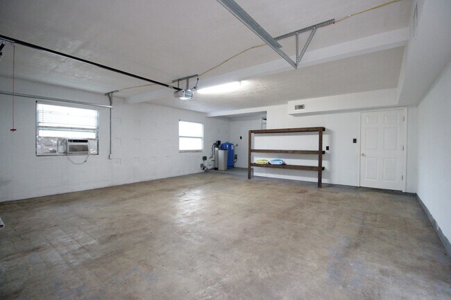 Building Photo - 10907 SW 24th Ave