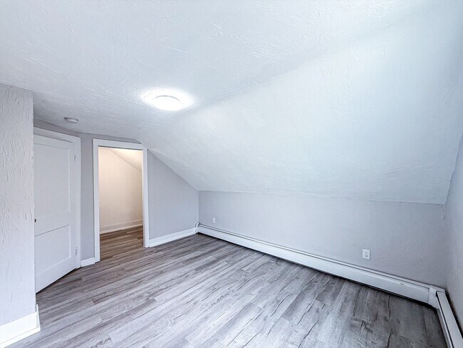 Building Photo - 18 Ellsworth St