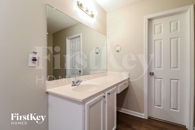 Building Photo - 309 Timberwood Dr