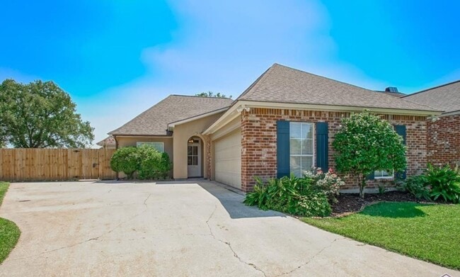 Primary Photo - Spacious 3-Bedroom Home for Rent!