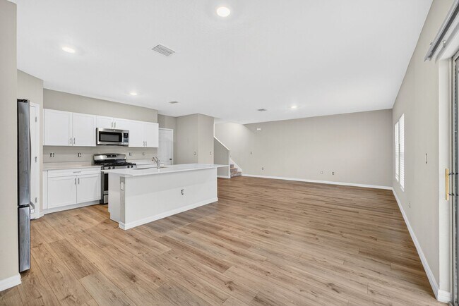 Building Photo - Brand New 4 Bed Now Available!