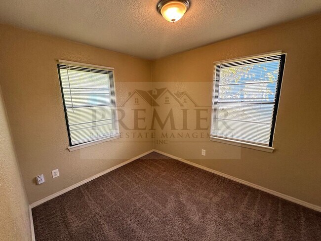 Building Photo - 4818 Woodend Ave