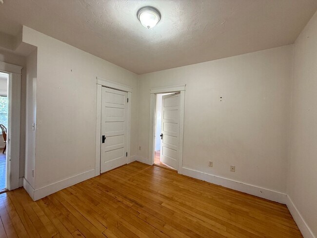 Building Photo - 32 Woodbine St