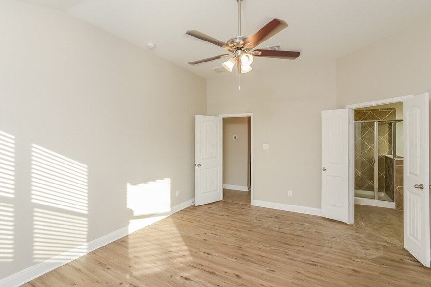 Building Photo - 11328 Silver Rose