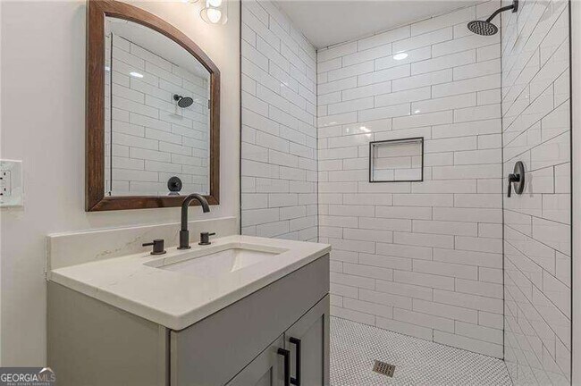 Building Photo - 525 Rosemont Dr